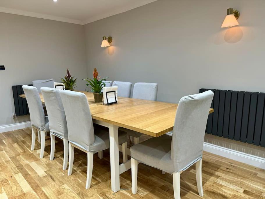 Leverstock Green Entire House With A Large Loungeヴィラ エクステリア 写真